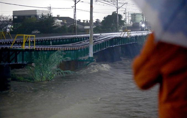 Тайфун &quot;Лан&quot; в Японии: число жертв возросло до 5 человек